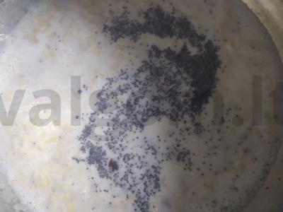 Avižinė košė su migdolų pienu, aguonomis, kriaušėmis ir razinomis Žingsnis 2