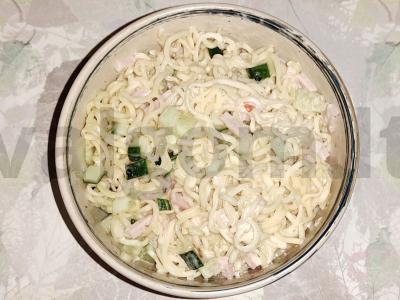 Greito paruošimo makaronų patiekalas „Minutka“ pagrindine nuotrauka