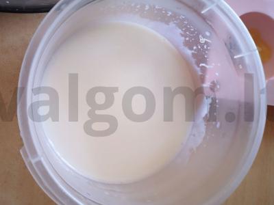 Varškės desertas su apelsinu ir uogomis Žingsnis 1