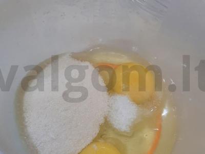 Plonos blynai su braškėmis Žingsnis 1