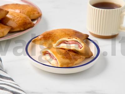 Pyragai su dešra ir sūriu pagrindine nuotrauka