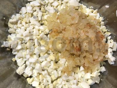 Kepti pyragėliai su svogūnais ir kiaušiniu Žingsnis 3