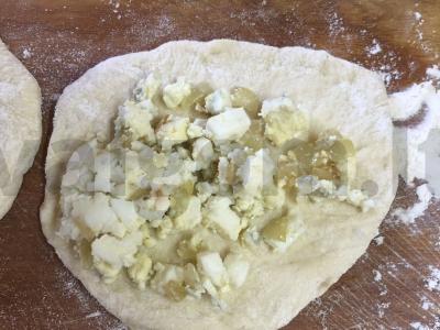 Kepti pyragėliai su svogūnais ir kiaušiniu Žingsnis 5