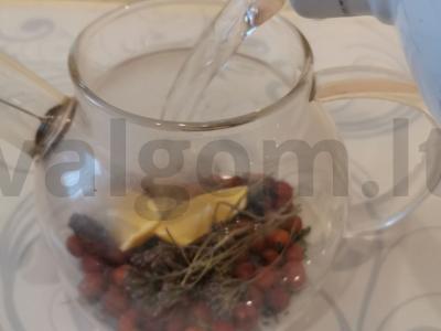 Arbata su šermukšniu, raudonėliu ir citrina Žingsnis 4