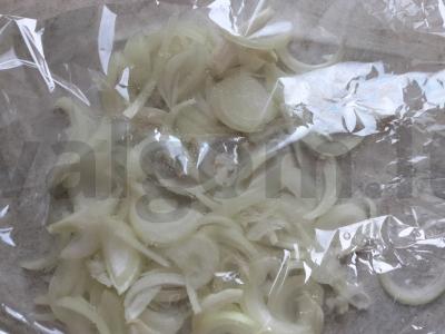 Sultingas mėsa ant svogūnų pagalvėlės Žingsnis 4