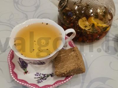 Arbata su šermukšniu, raudonėliu ir citrina pagrindine nuotrauka