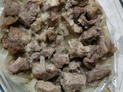 Sultingas mėsa ant svogūnų pagalvėlės Žingsnis 6