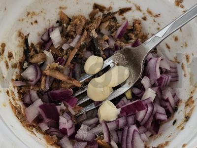 Įdaryti kiaušiniai su šprotais ir žolelėmis Žingsnis 3