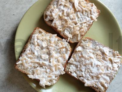 Sūrio sumuštiniai su agurkais ir šprotų per 5 minutes Žingsnis 2