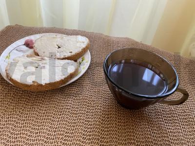 Juodas kava su imbieru ir kokosų cukrumi pagrindine nuotrauka