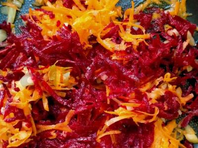 Troškinta kopūstai su dešrelėmis ir burokėliais Žingsnis 2