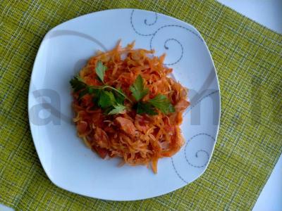 Troškinta kopūstai su dešrelėmis ir burokėliais pagrindine nuotrauka