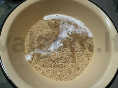 Sūrio pyragas su sūdyta karamele ir žemės riešutais Žingsnis 2