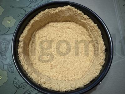 Sūrio pyragas su sūdyta karamele ir žemės riešutais Žingsnis 3