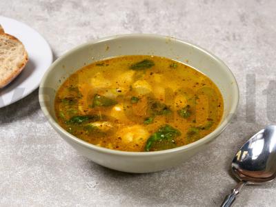 Lengvas sriuba su špinatais ir parmezanu pagrindine nuotrauka