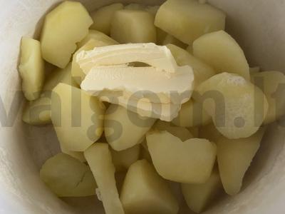 Švelnus bulvių piurė su keptu svogūnu Žingsnis 2