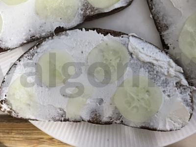 Tostai su varškės sūriu ir geltonais pomidorais Žingsnis 3