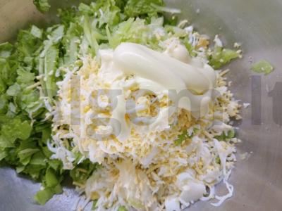 Vasaros salotos su agurkais ir majonezu Žingsnis 8