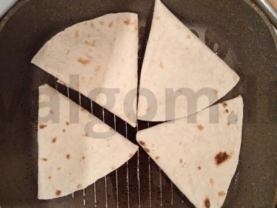 Sūrio ir žolelių trikampiai Žingsnis 5