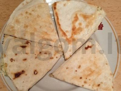 Sūrio ir žolelių trikampiai pagrindine nuotrauka