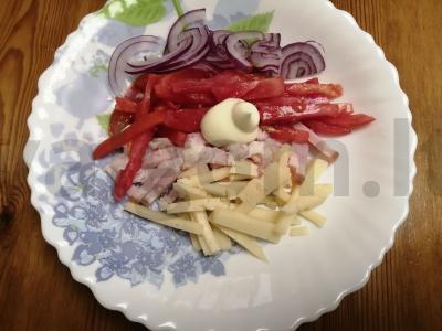 Salotas su rūkytomis šoninėmis „Raudona kepuraitė“ Žingsnis 6