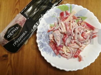 Salotas su rūkytomis šoninėmis „Raudona kepuraitė“ Žingsnis 7