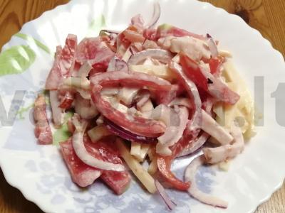 Salotas su rūkytomis šoninėmis „Raudona kepuraitė“ pagrindine nuotrauka