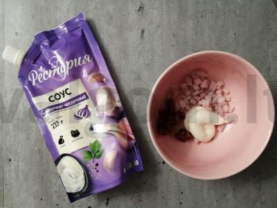 Grybų kepurėlės su grietinėlės-česnako įdaru Žingsnis 6