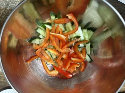 Salotos su jautiena ir daržovėmis Žingsnis 2