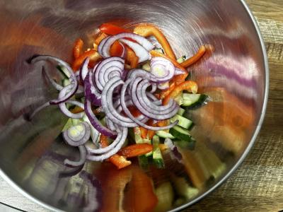 Salotos su jautiena ir daržovėmis Žingsnis 3