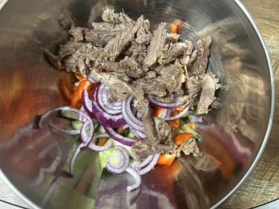 Salotos su jautiena ir daržovėmis Žingsnis 4