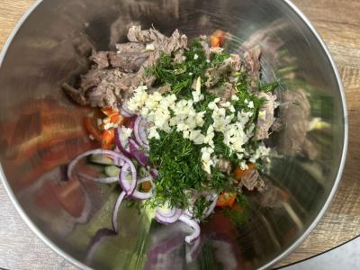 Salotos su jautiena ir daržovėmis Žingsnis 6