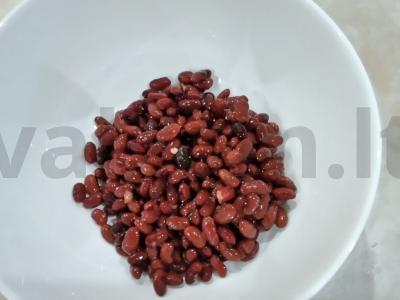 Skani salotų su rūkytomis dešromis ir žolelėmis Žingsnis 1