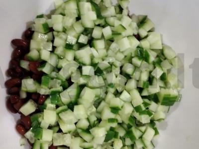 Skani salotų su rūkytomis dešromis ir žolelėmis Žingsnis 2