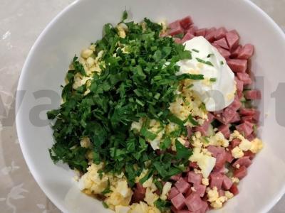 Skani salotų su rūkytomis dešromis ir žolelėmis Žingsnis 5