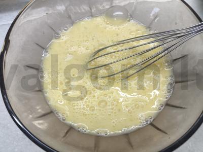 Daržovių mišinys su dešrelėmis ir kiaušiniu Žingsnis 3