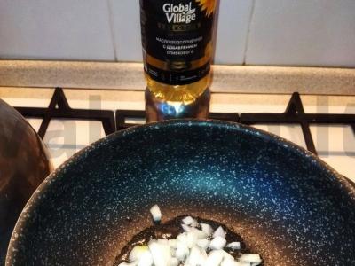 Jaujenė su kalakutiena keptuvėje Žingsnis 1