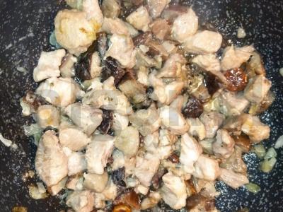 Jaujenė su kalakutiena keptuvėje Žingsnis 4