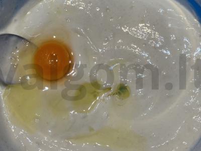 Blynai su soda, džiovintais bananais ir obuoliais Žingsnis 3