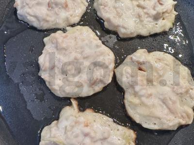 Blynai su soda, džiovintais bananais ir obuoliais Žingsnis 8