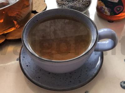 Arbata su levandomis ir medumi pagrindine nuotrauka