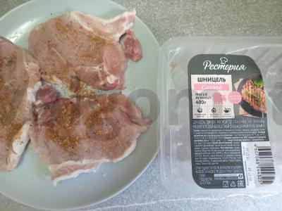 Keptas kiaulienos šnicelis su bulvėmis ir graikiniais riešutais Žingsnis 1