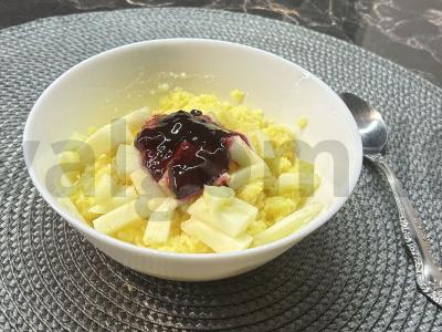 Be pieno kukurūzų košė su obuoliu pagrindine nuotrauka