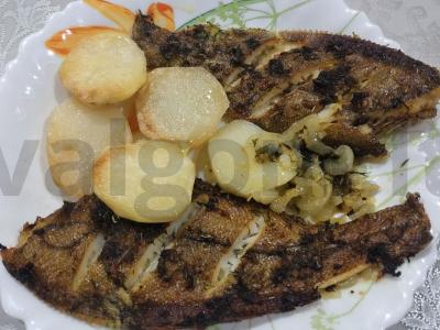 Puiki plekšnė su citrina ir krapais orkaitėje pagrindine nuotrauka