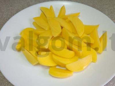 Kiaulienos šniceliai, kepti po sūriu su bulvėmis ir voveraitėmis Žingsnis 4