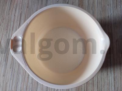 Blynai ant mineralinio vandens ir kefyro Žingsnis 1