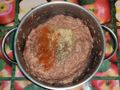 Kiaulienos ir jautienos kotletai „Miestelio gyvenvietė“ Žingsnis 3