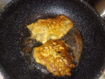 Kalakutienos kotletai tešloje vakarienei pagrindine nuotrauka