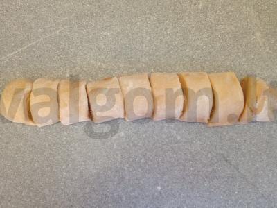 Kepiniai iš mielinės tešlos su malta cinamonu Žingsnis 5