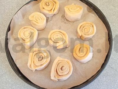 Kepiniai iš mielinės tešlos su malta cinamonu Žingsnis 6